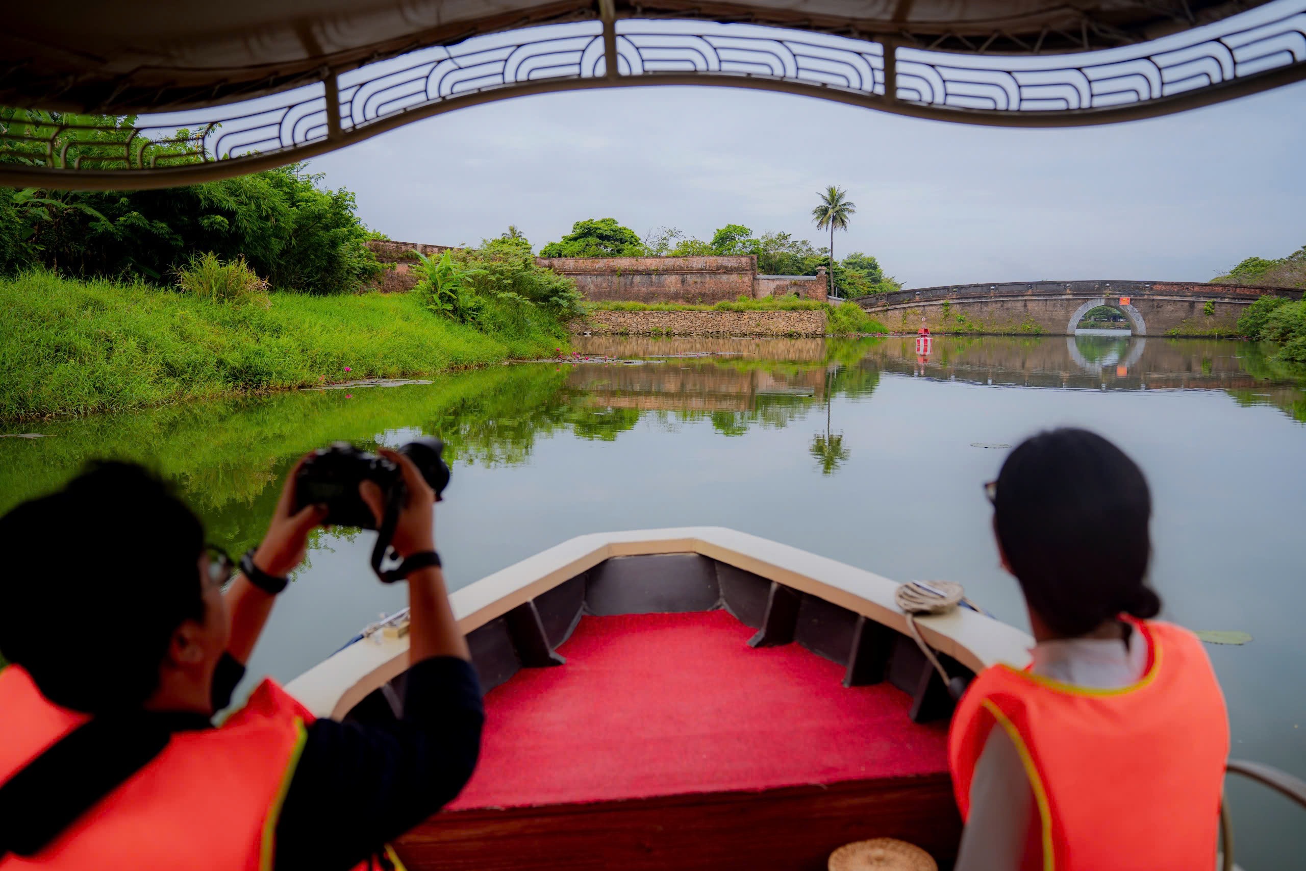 Tour ban ngày: Sông Hương – Đông Ba – Ngự Hà